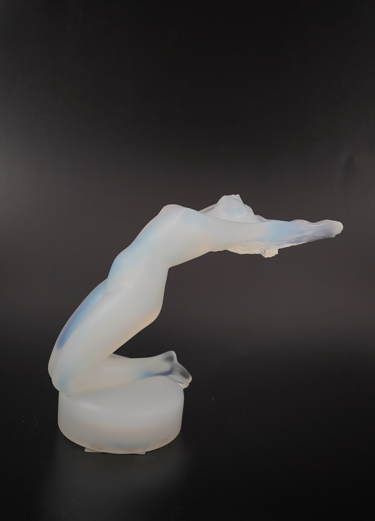 Lalique: A 'Chrysis' presse-papiers/paperweight